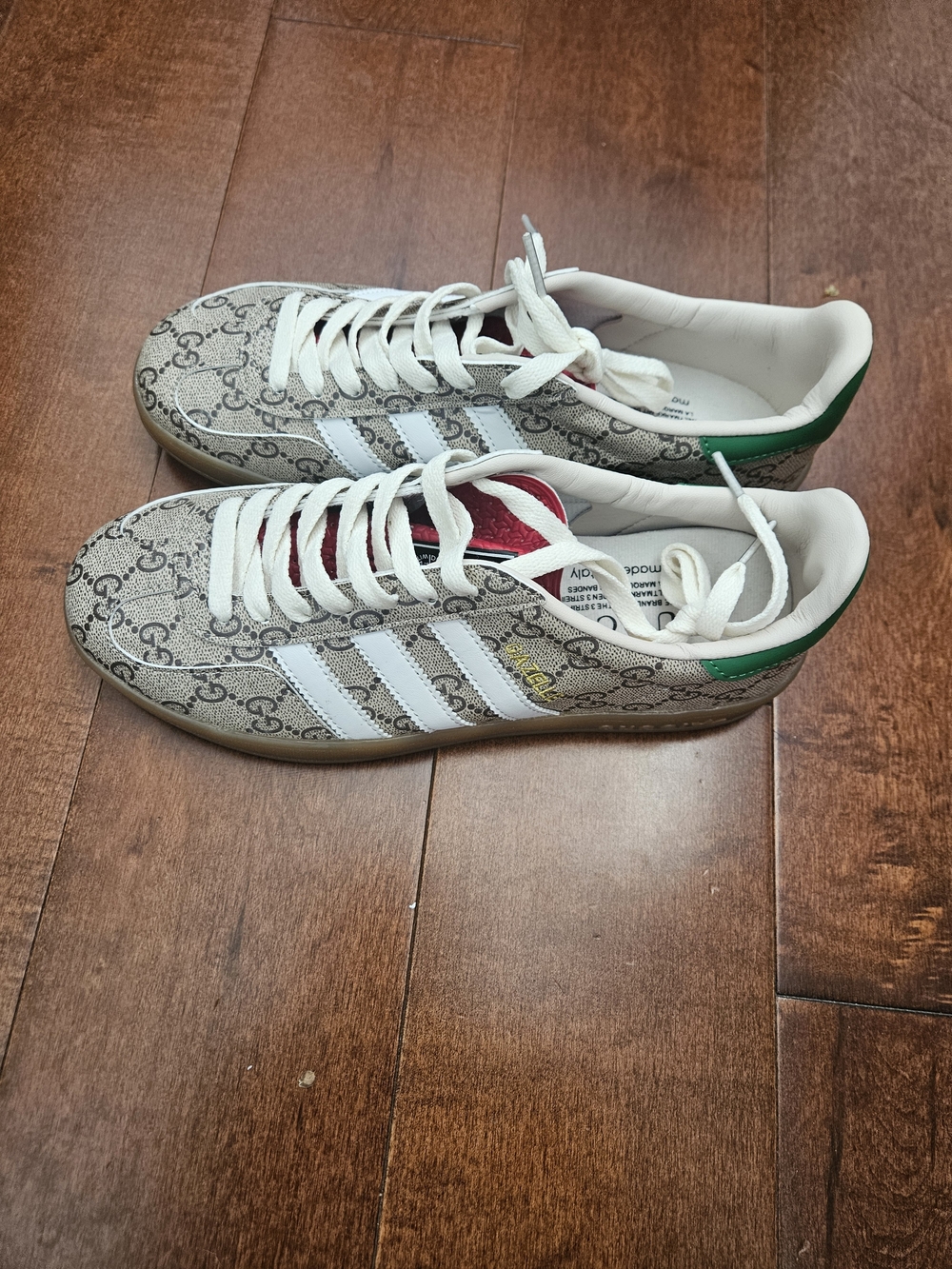 Unisex adidas Beige Patterned Sneakers with White Stripes and Green Heel Tab